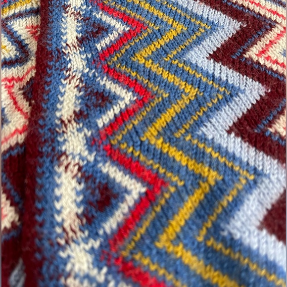 MISSONI Italian wool blend scarf. 60”x22”. Traditional MISSONI zig zag pattern. - Picture 2 of 6